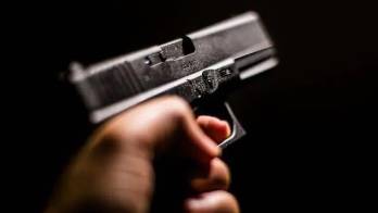 El joven de 15 años fue trasladado al Hospital San Miguel Arcángel, tras ser herido en la mano izquierda.