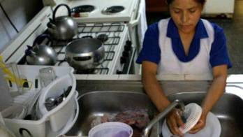 En el 2007, las trabajadoras domésticas en Panamá devengaban menos de $200.