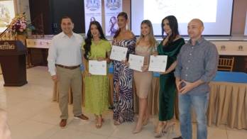 Cuatro reinas fueron presentadas en un acto que encendió la fiesta interiorana.