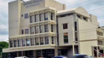 Extranjeros bajo programa Crisol de Razas pueden optar por la definitiva