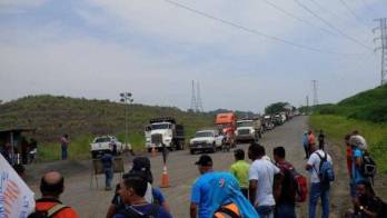 Obreros desde el lunes se han mantenido protestando en la entrada del proyecto.