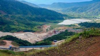 Fotografía de archivo fechada el 9 de octubre de 2023 que muestra el depósito de relaves de la minera china Ecuacorriente que opera la mina Mirador, en El Pangui, provincia de Zamora Chinchipe (Ecuador).
