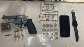 Evidencia incautada al aprehendido.