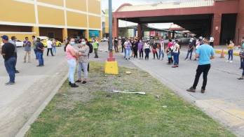 'Nicas' cierran la Terminal de Albrook, piden salvoconducto para marcharse vía terrestre