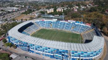 Estadio Cuscatlán es un lugar más que complicado para la visita.