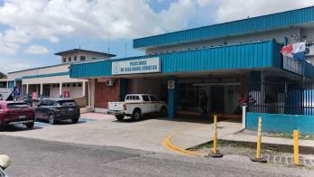 La Policlinica Blas Gómez Chetro en Vacamonte recibió a una niña de 2 años que sufrió un atragantamiento con un caramelo; los médicos confirmaron que ya no presentaba signos vitales al llegar al centro de salud.