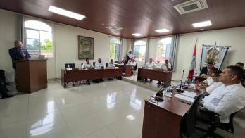 Los concejales de Aguadulce recibieron información detallada sobre la construcción y operación del ferrocarril.