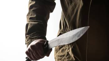 Amenazas con machete derivan en detención provisional.