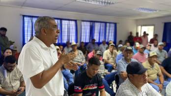 Productores y autoridades analizaron en Los Santos un panorama que se torna más complejo por la posible incidencia del fenómeno de El Niño.