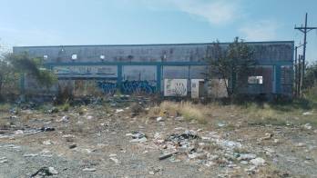 Lugareños piden a las autoridades vigilar esta estructura que puede albergar a personas de mal vivir.