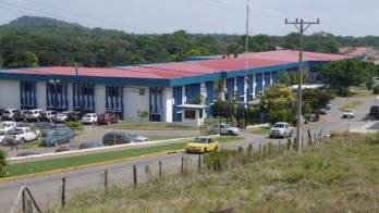 Paciente se tragó una espina y asegura que no lo atendieron en el Seguro