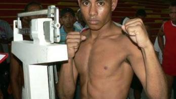 El boxeador chiricano Walter El Ratón de Oro Tello.