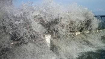 Al menos unas ocho viviendas resultaron afectadas por el fuerte oleaje en Chiriquí.