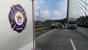 Mujer se lanza al vacío desde el puente Centenario