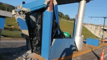 Articulado destrozó caseta del Corredor Sur; no hubo heridos