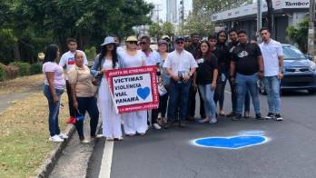 Pintan corazón azules en memoria del joven Yaxel, atropellado en Santa Elena