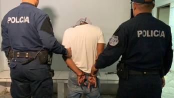 Aquí uno de los aprehendidos. Tenían un arma de fuego y municiones.