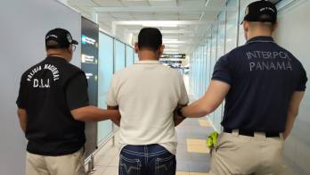 INTERPOL Panamá aprehende en Tocumen a mexicano buscado por presunto abuso sexual infantil.