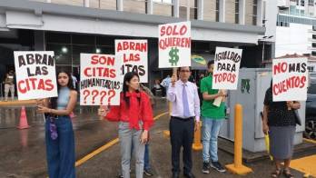 Extranjeros protestaron en el Servicio Nacional de Migración