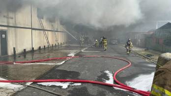 Incendio en Río Abajo pone en alerta a bomberos y residentes