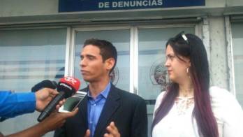 Mayte Pellegrini y su abogado.