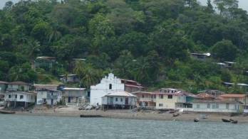 Unos 108 kilómetros de longitud tiene la región, posee una gran afluencia hídrica, siendo estos los ríos Majé, La Maestra, Hondo, Corotú y Sagaratí. Además de ocho paradisiacas islas.