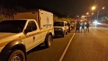 El peatón se salvó y de inmediato, recibió atención de paramédicos del sistema de emergencias.