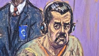 Fotografía de un dibujo realizado por la artista Jane Rosenberg donde aparece el depuesto presidente de Venezuela, Nicolás Maduro, durante una de sus comparecencia ante un tribunal federal, en Nueva York (NY, EE.UU.). EFE/Jane Rosenberg