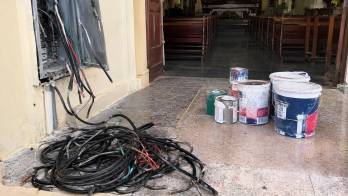 Los responsables sustrajeron el cableado eléctrico, 17 paquetes de baldosas, cuatro abanicos, tanques de pintura y otros artículos.