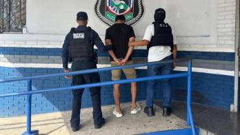 El sospechoso fue aprehendido tras una investigación relacionada con la promoción de supuestos servicios migratorios mediante redes sociales.