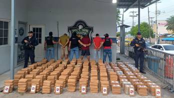 Unidades de la Policía Nacional en conjunto con miembros de la DIJ mantienen aprehendidos a tres personas