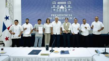 En el marco del Consejo de Gabinete encabezado por el presidente de la República, José Raúl Mulino, la Anati realizó la entrega de títulos de propiedad a un número importante de personas y 16 predios en uso y administración a juntas comunales e instituciones públicas en la provincia de Coclé.