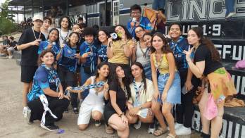 La delegación francesa, integrada por jóvenes de entre 18 y 21 años de las ramas Pionniers y Rovers, participa en actividades de voluntariado.