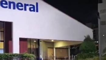 ¡Depósito nocturno! Los grabaron teniendo sexo en un banco