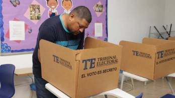 Se instalaron 90 mesas en 51 centros de votación.