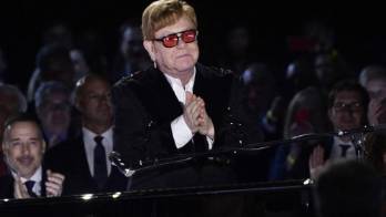 Elton John pasa por la Casa Blanca en su gira de despedida
