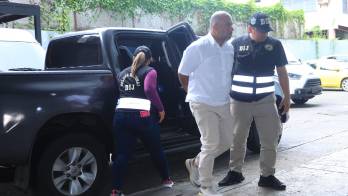 Exfuncionario deberá permanecer bajo detención provisional mientras avanza la investigación.