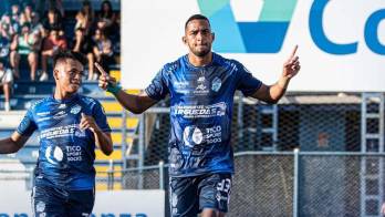 El panameño Manuel Morán (d) fue transferido al Cartaginés tras su paso por el Municipal Pérez Zeledón, donde sumó cinco goles en la última temporada.