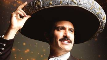 La historia y vida del ídolo Vicente Fernández llega al público general