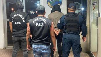 El juez de Garantías decretó detención provisional contra el imputado, tras acoger los argumentos presentados por el Ministerio Público durante la audiencia de solicitudes múltiples.