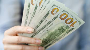 El monto se recibe tres veces al año.