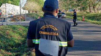 Una llamada telefónica alertó a las autoridades sobre el accidente. A las 8:45 a. m., llegó la ambulancia del Sistema Único de Manejo de Emergencias 911.