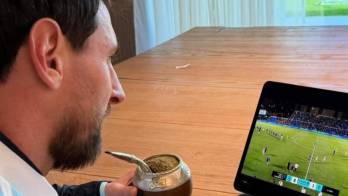 Messi ve el partido.