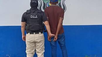 Dos funcionarios y un particular fueron aprehendidos