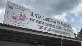 Letrero de la Junta Comunal de Burunga durante la administración de Antonio Atencio.