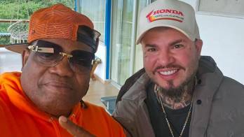 Farruko le rinde tributo al regué panameño con Renato.