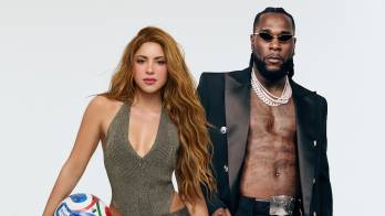 La colombiana Shakira interpretará el tema oficial del Mundial 2026 junto al cantante nigeriano Burna Boy y también participará en la final del torneo.