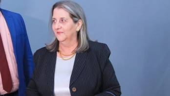 La nueva defensora Ángela Russo reemplaza a Eduardo Leblanc, quien finalizó su período el 31 de marzo de 2026.