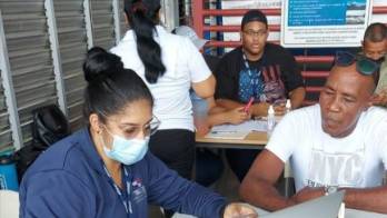 Pescadores artesanales reciben el vale del combustible