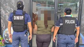 La mujer era requerida por delitos contra la fe pública y el patrimonio económico.